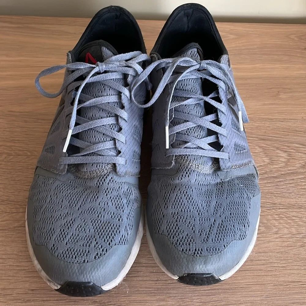 REEBOK GRAY SNEAKERS Size 9.5
